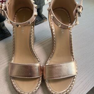 Marc Fisher Metallic Espadrille Sandals- Gold stud accent- Size 7.5